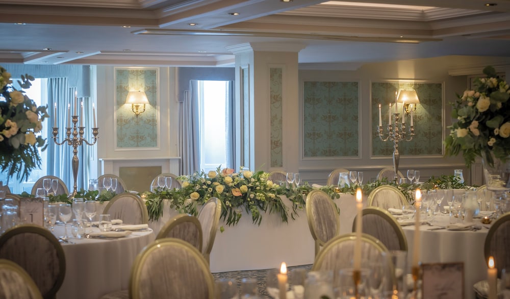 Bracken Court Hotel 38/60