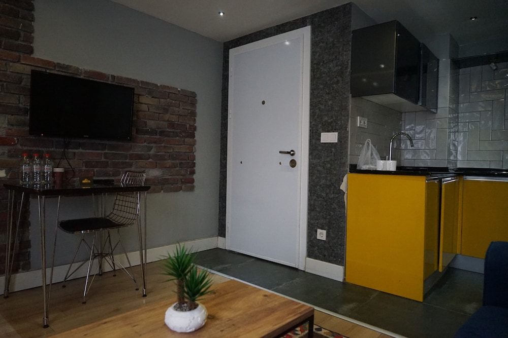 Corner Park Suites 42/50
