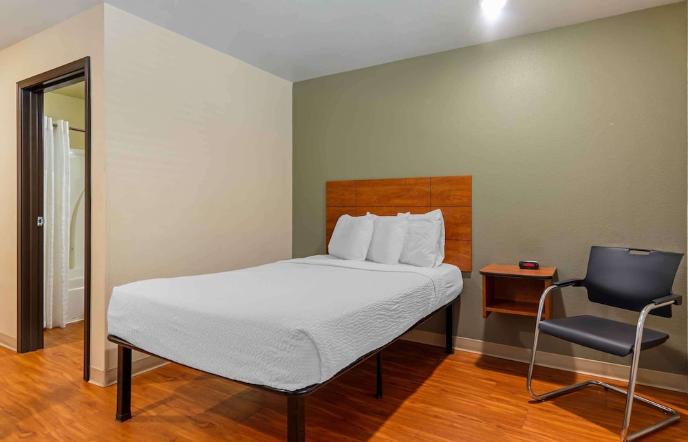 Extended Stay America Select Suites Atlanta Chamblee 20/53