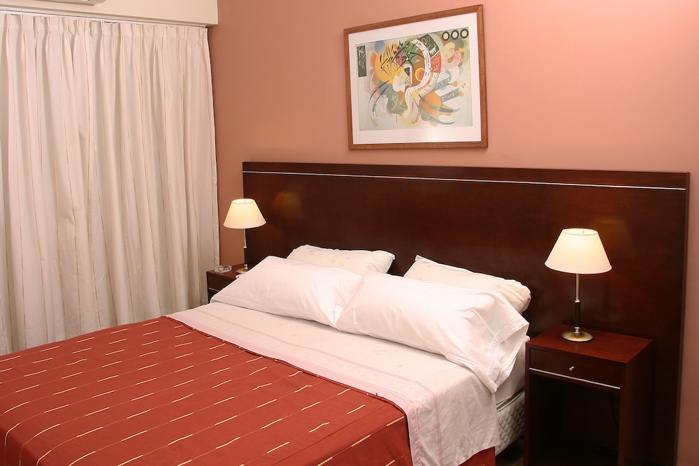 Milan Hotel 8/43