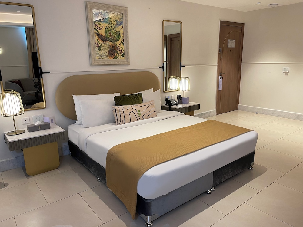 The Nishat Hotel Gulberg Lahore 17/76