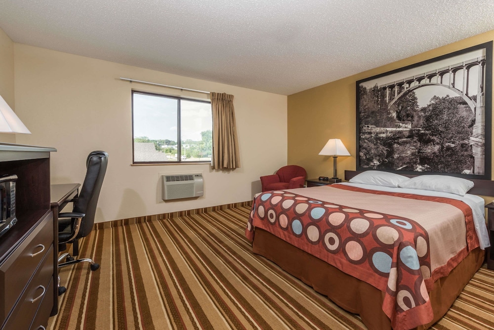 Super 8 By Wyndham Franklin/Middletown Area 6/29