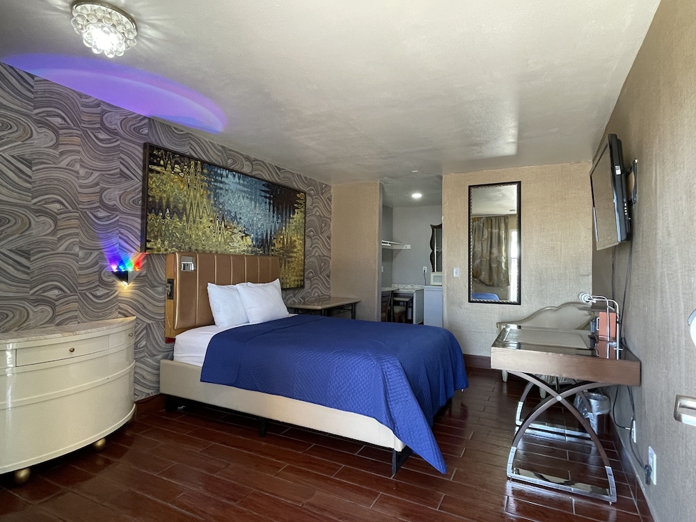 Crown Motel 9/66