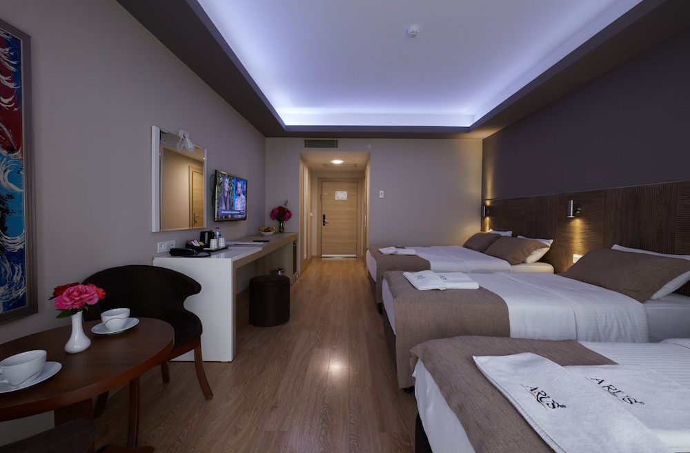 Arus Hotel 8/62