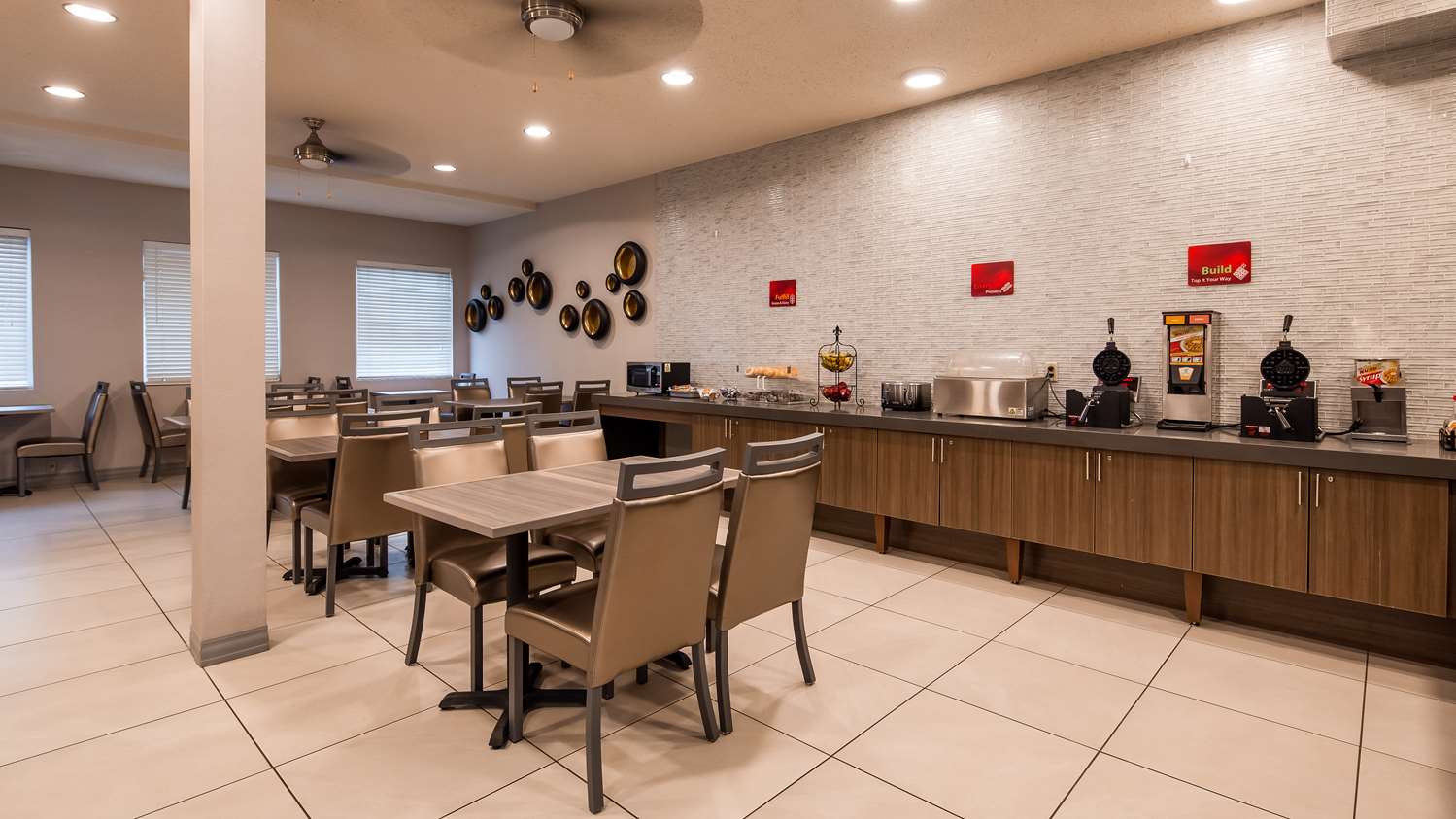 Best Western Plus New Cumberland Inn & Suites 27/35