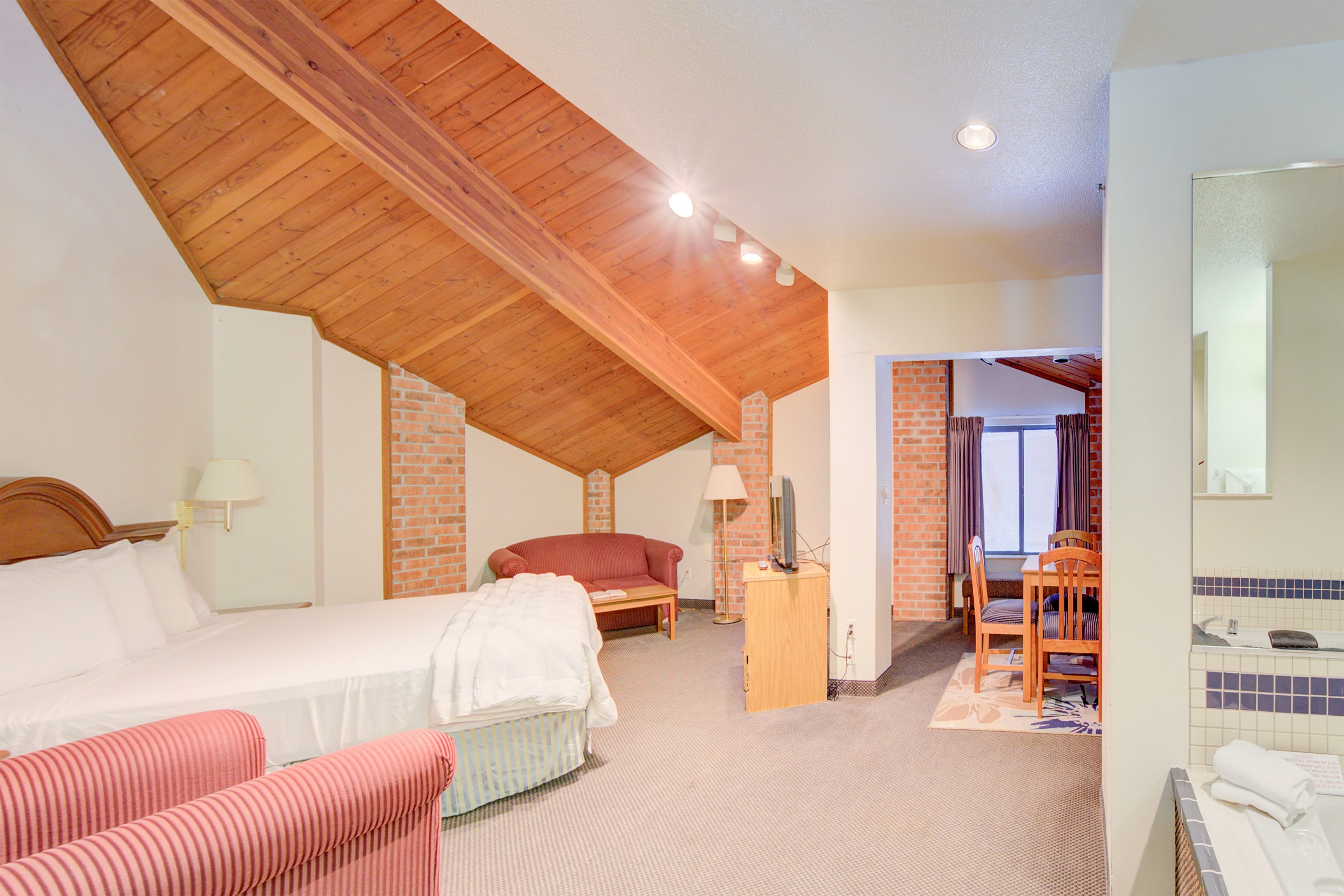 Capital O Amerihost Inn and Suites Fulton Hwy 54 MO 19/63