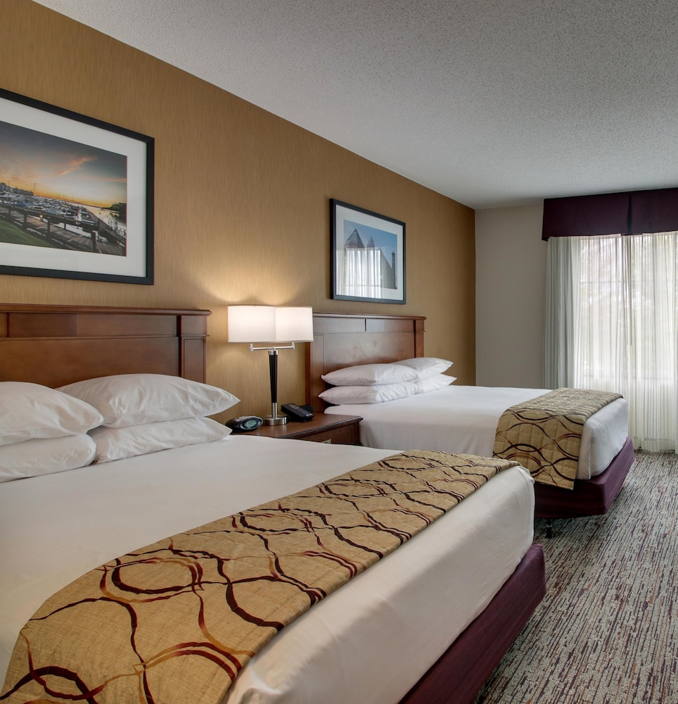 Drury Inn & Suites Charlotte Northlake 16/50