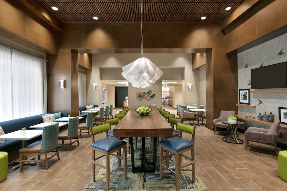 Hampton Inn Suites Johns Creek 32/47