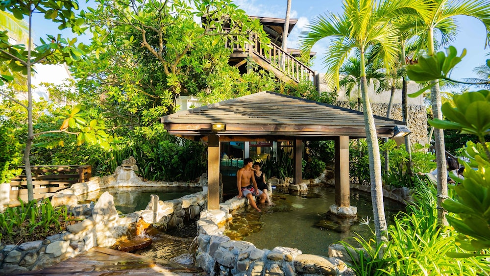 Yoho Beach Resort 40/76