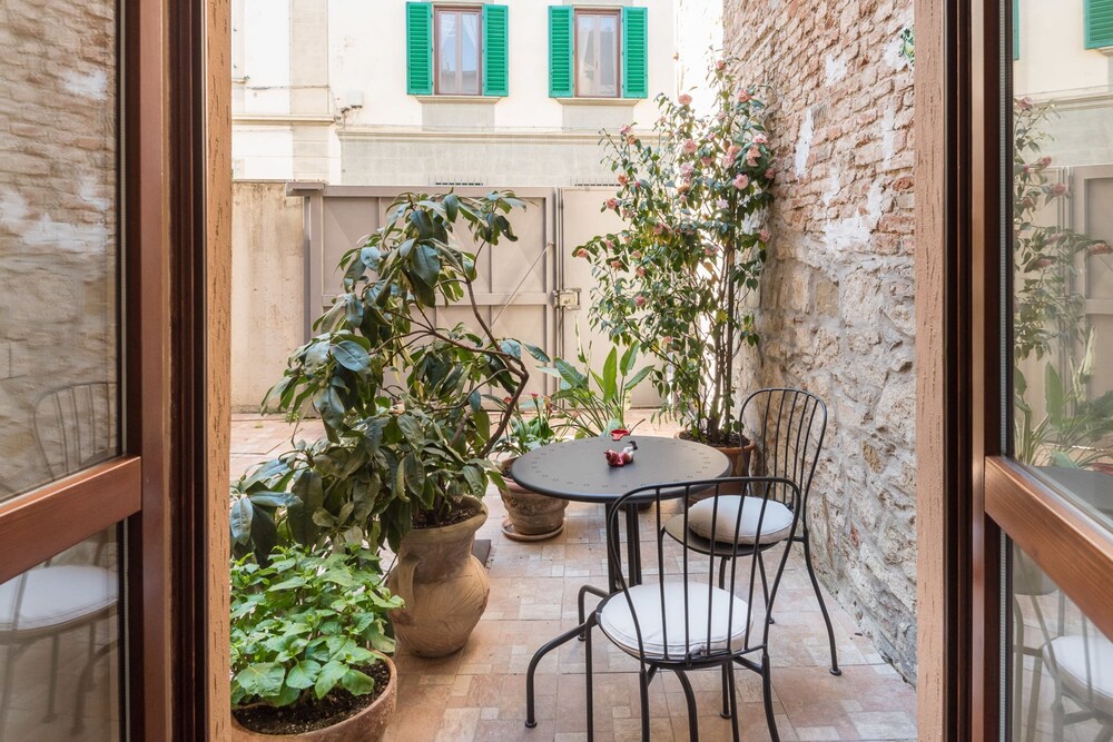 Art Gallery Apartment in Florence 19/33
