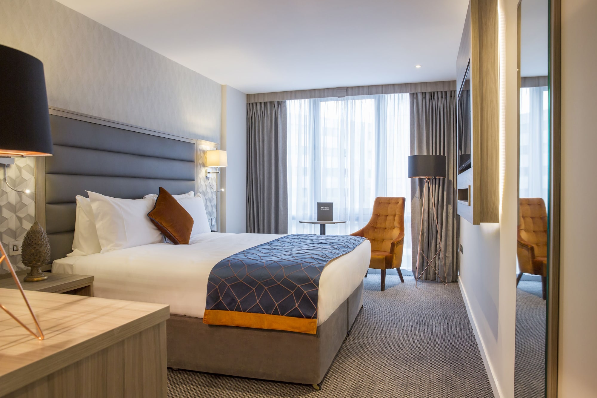 ROOM, DOUBLE BED