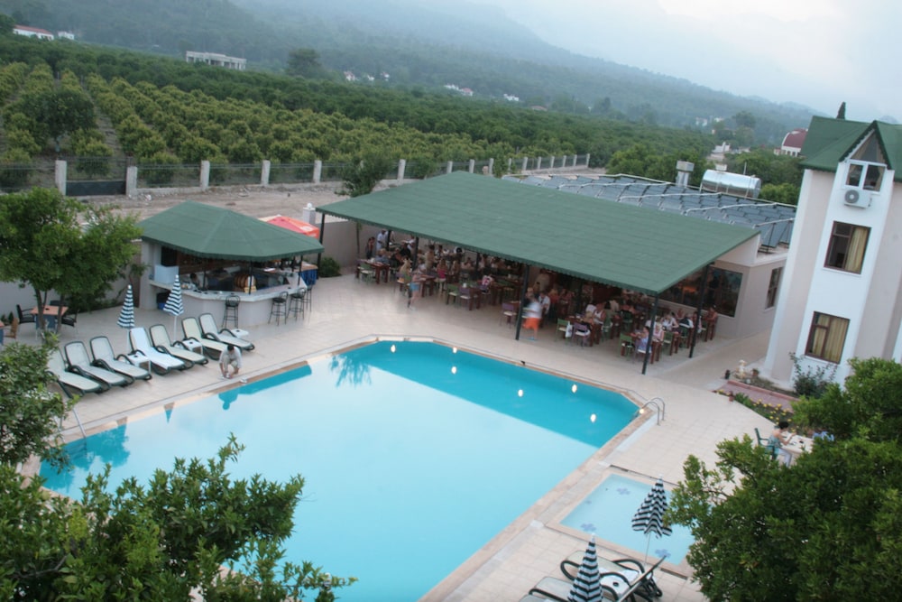 Ares Hotels 4/33