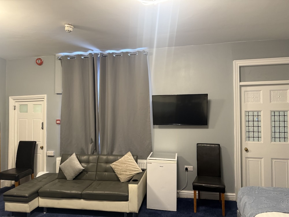OYO Diamonds Inn 65/70