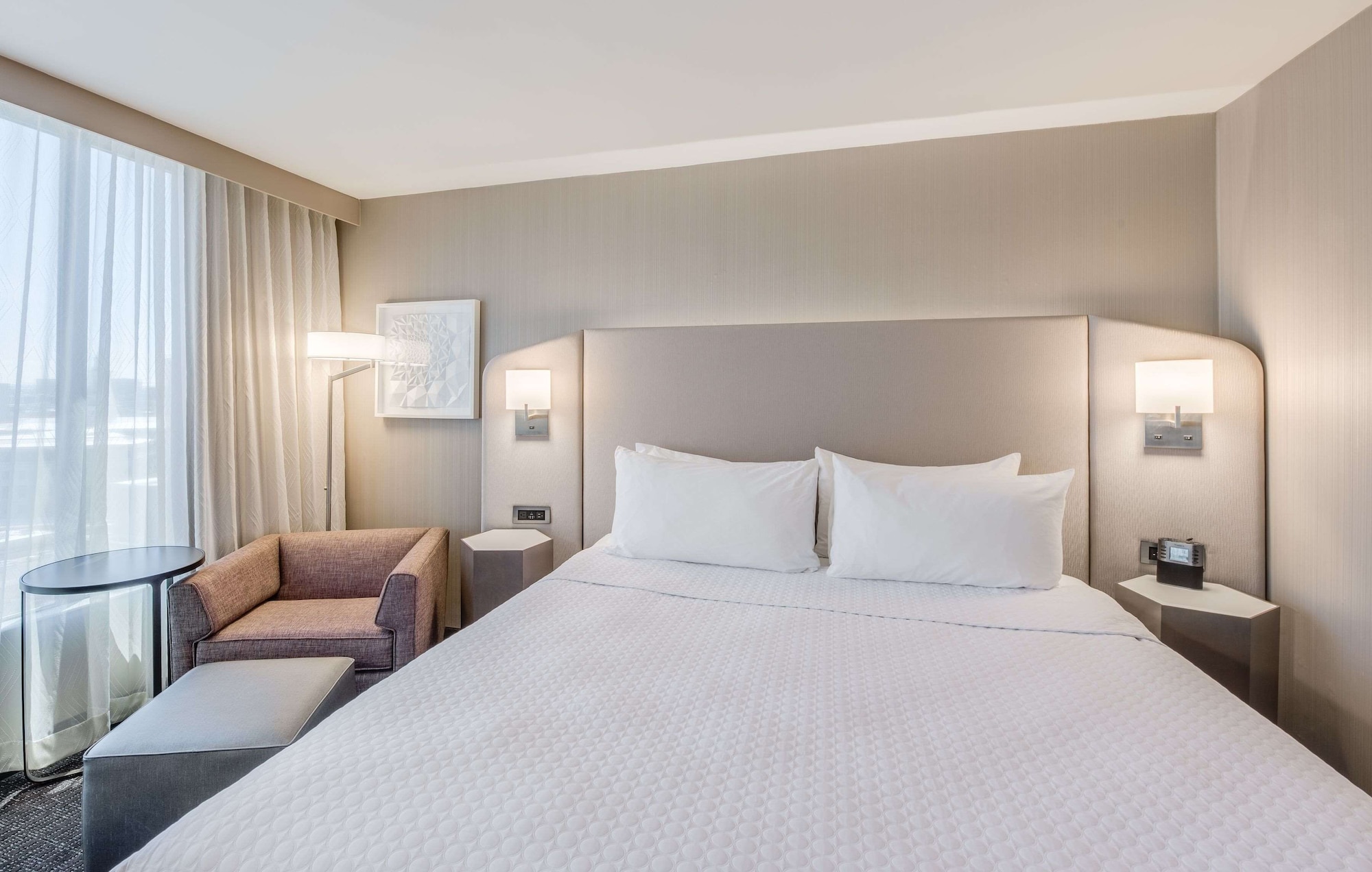 DELUXE, QUEEN BED