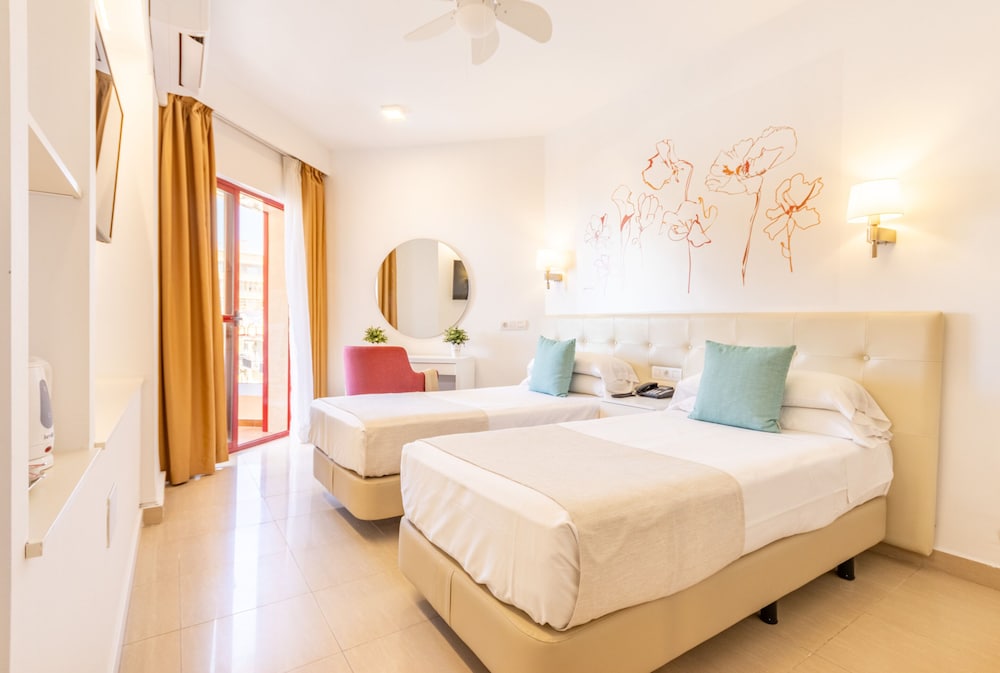 ROOM, DOUBLE OR TWIN BED, TERRACE