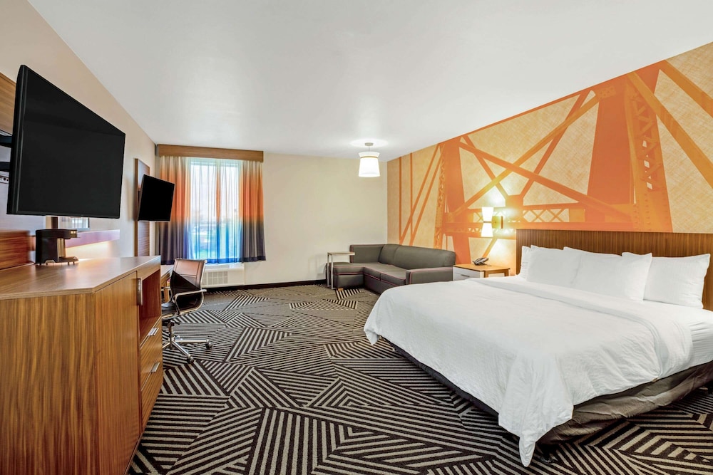 EXECUTIVE, KING BED, ACCESSIBLE