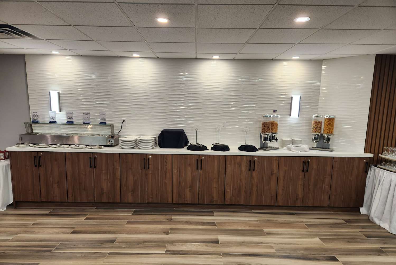 Lobby at Ramada by Wyndham London, LONDON - CANADA
