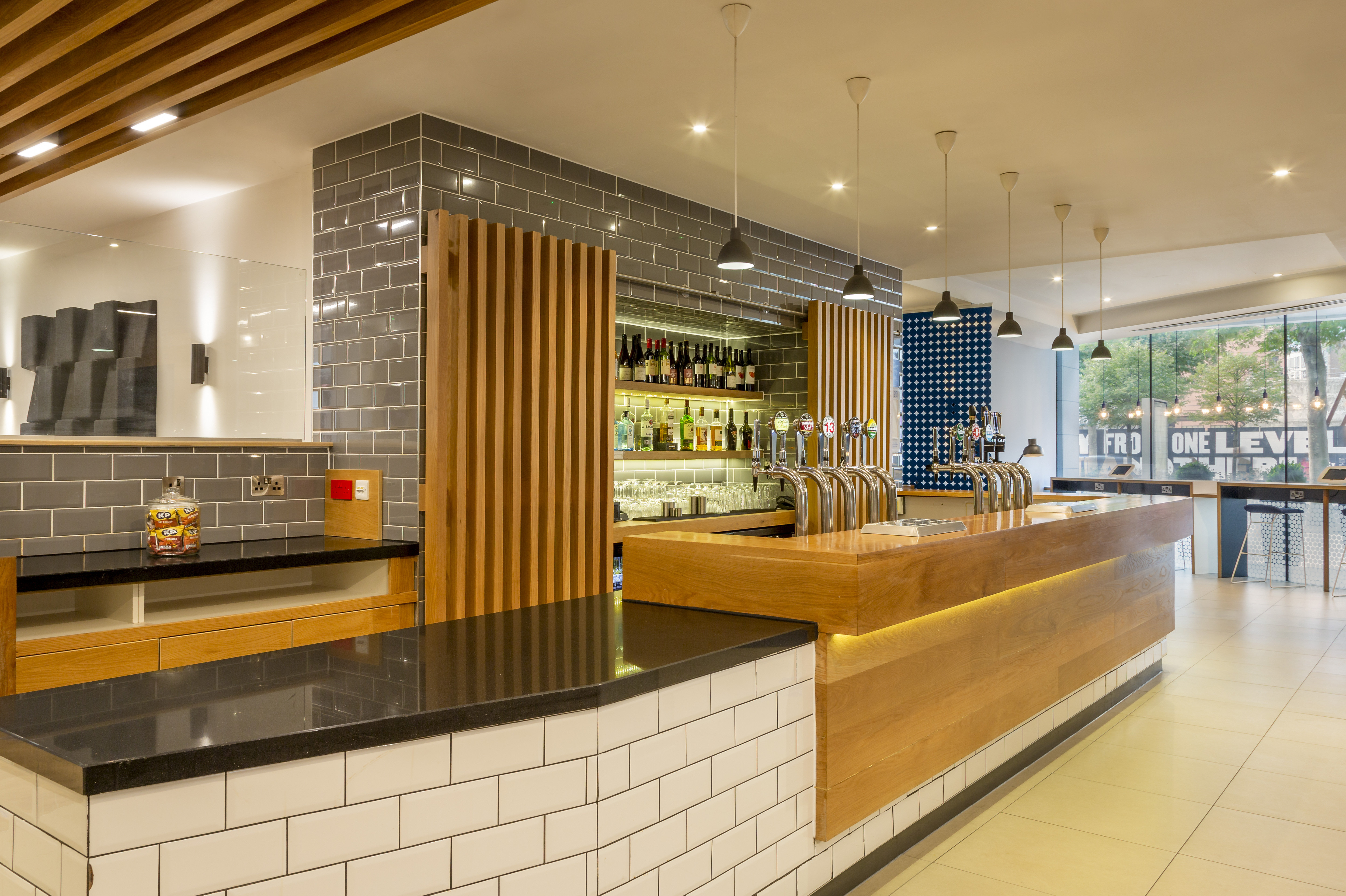 HOLIDAY INN EXPRESS DUBLIN CITY CENTRE 16/71