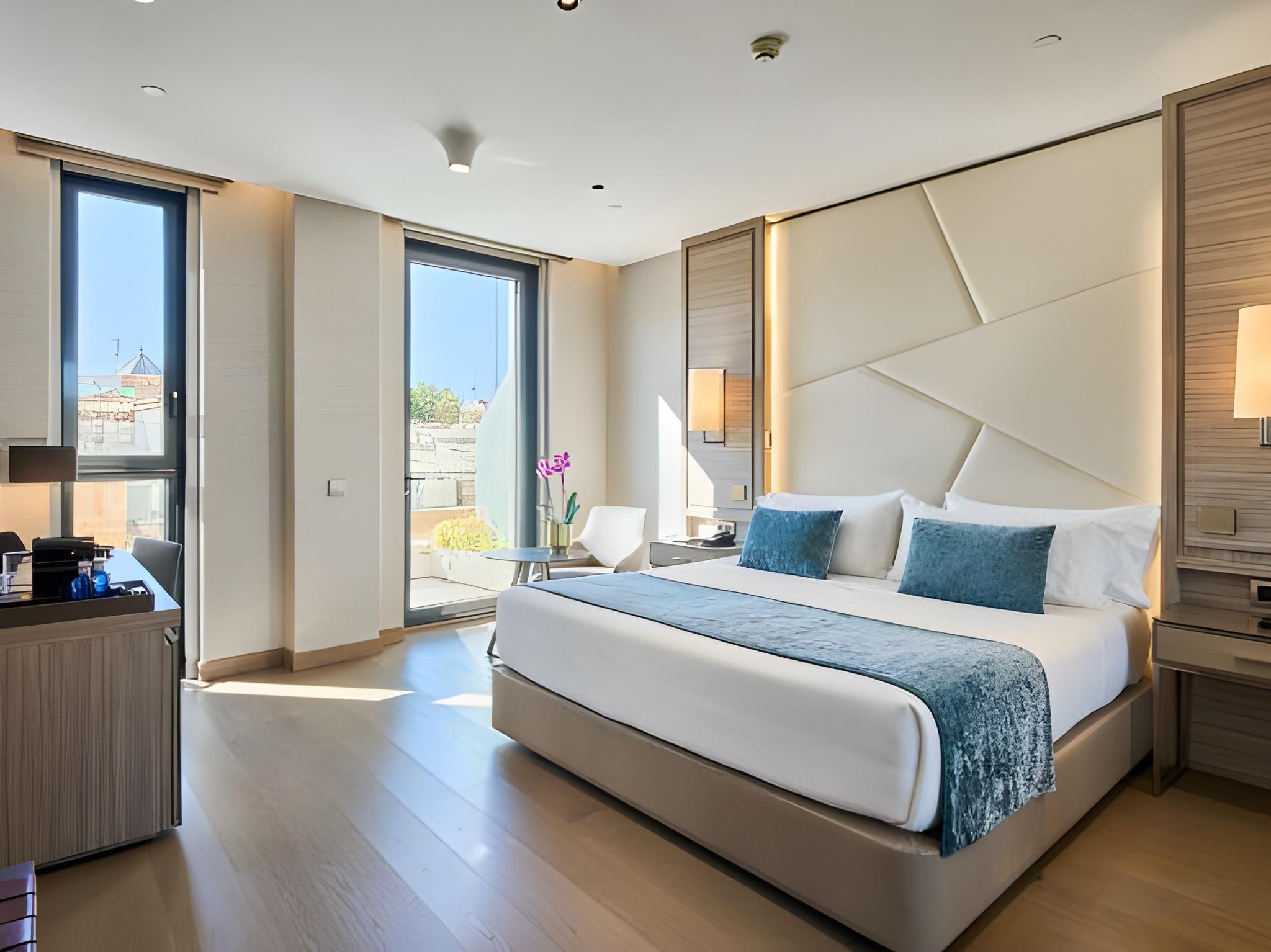 Superior, King and Twin Beds, Terrace