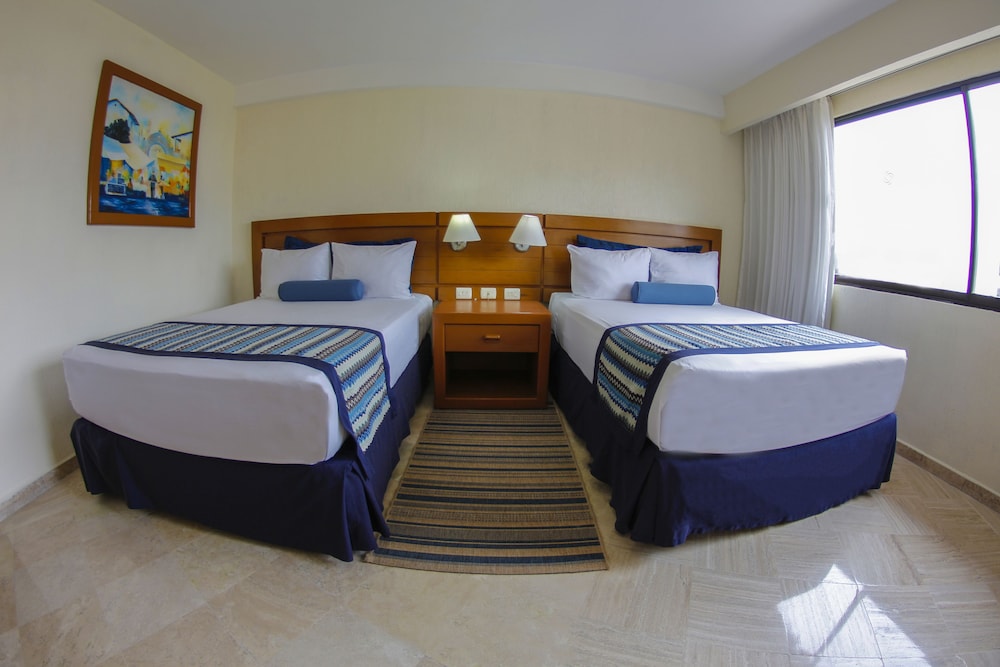Plaza Pelicanos Grand Beach Resorts 15/65