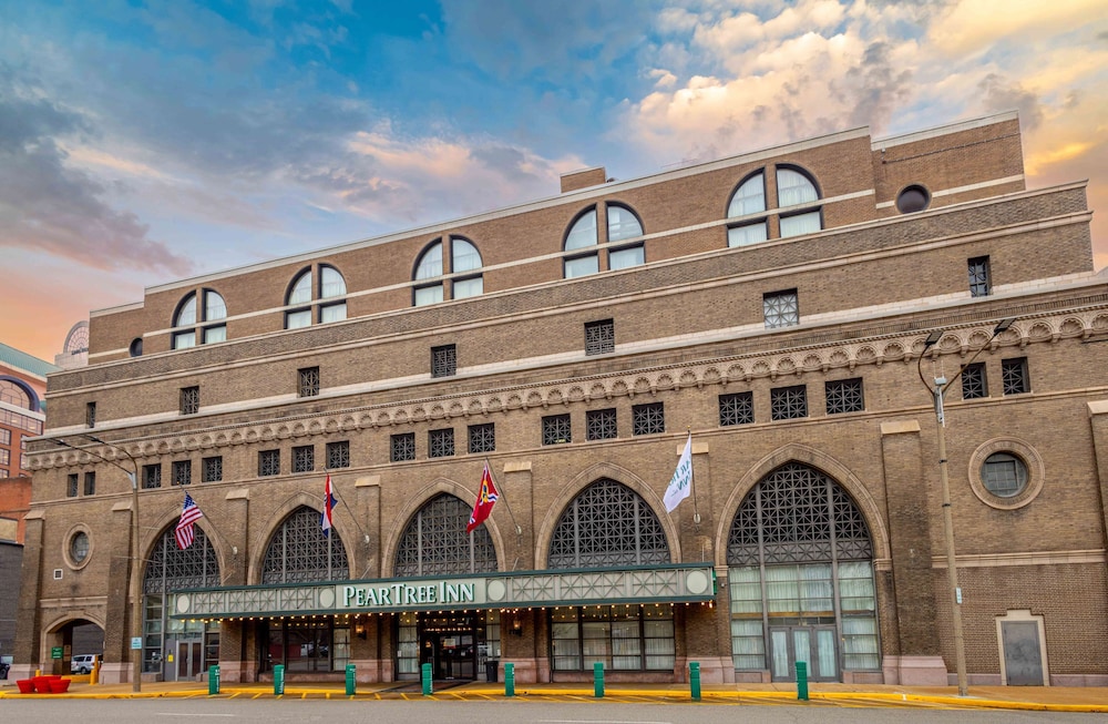 Pear Tree Inn St. Louis Convention Center 2/50