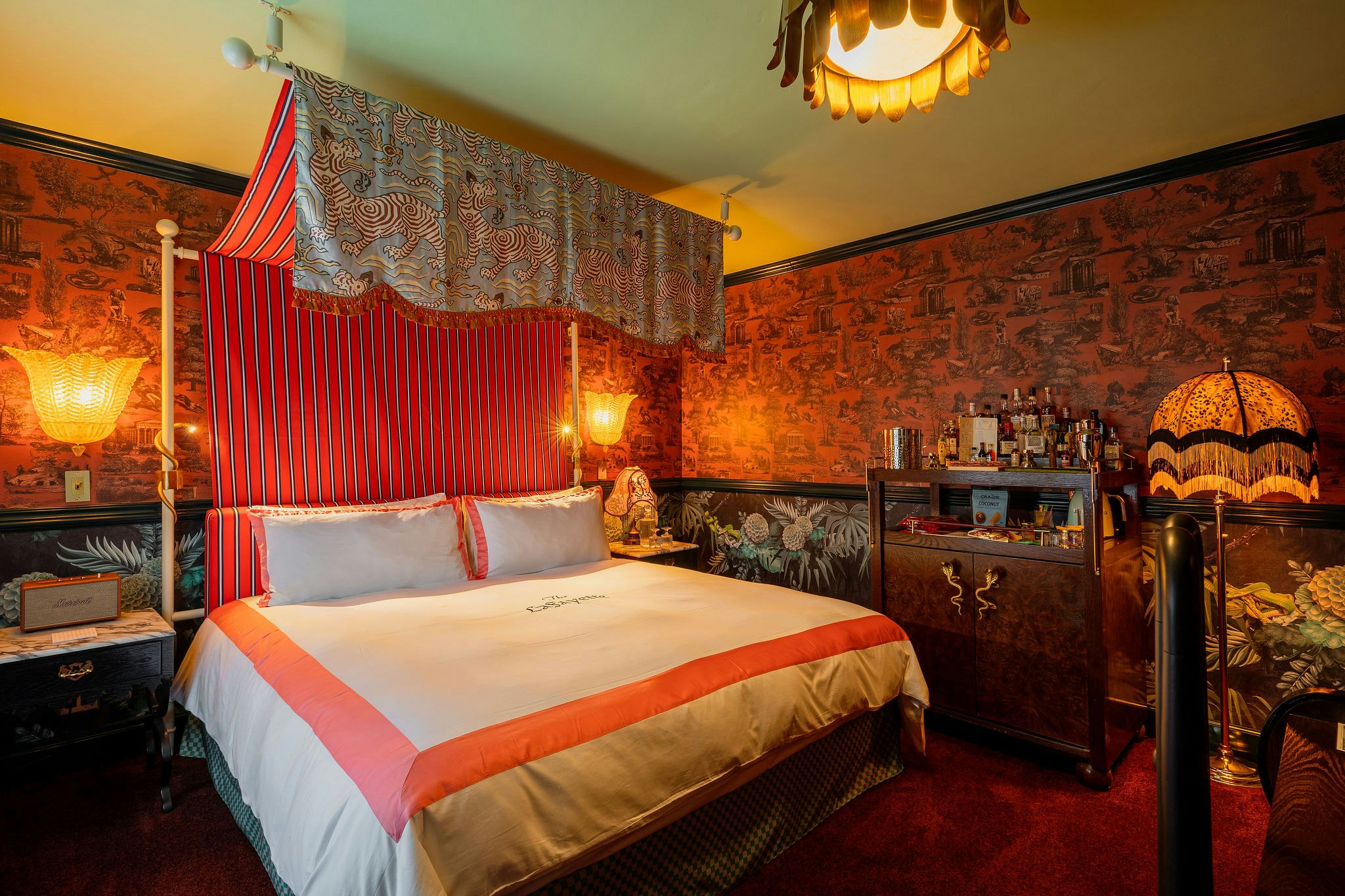 Petite, King Bed