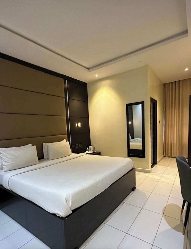 Rosmohr Hotels 3/23