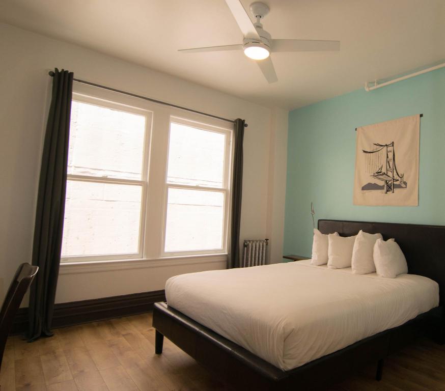 Queen Bed, Private Bathroom