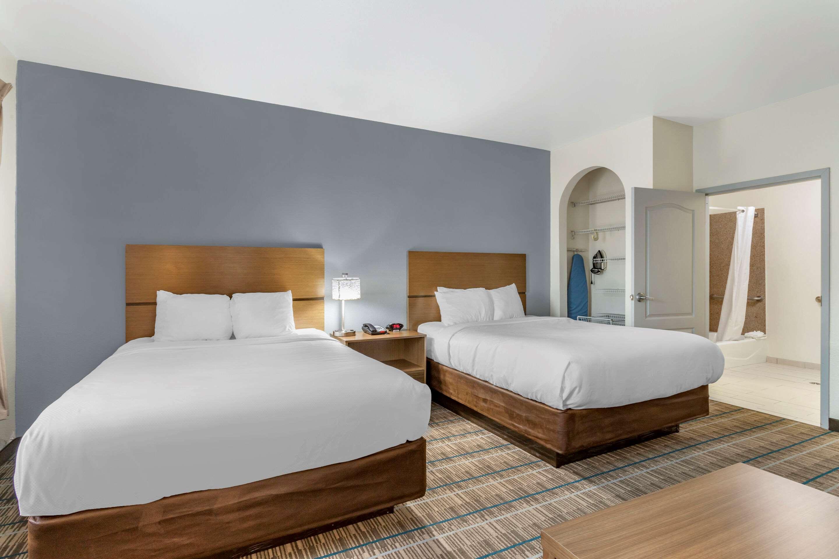 Efficiency, 2 Queen Beds, Accessible