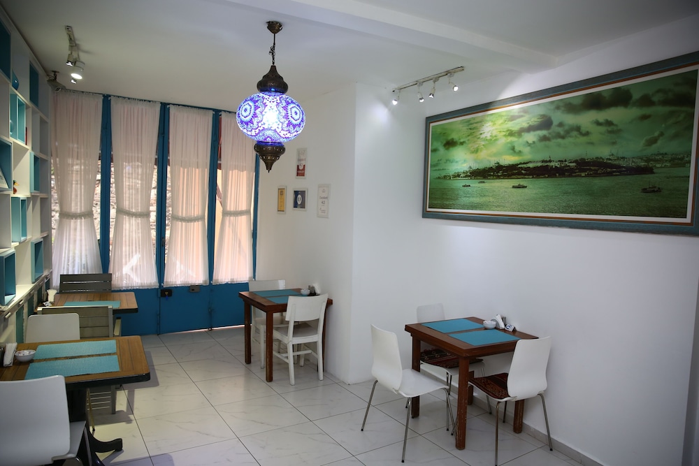 MINEL HOTEL 48/55