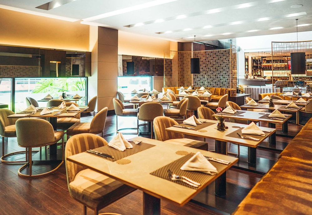 Hotel 93 Luxury Residences 53/69
