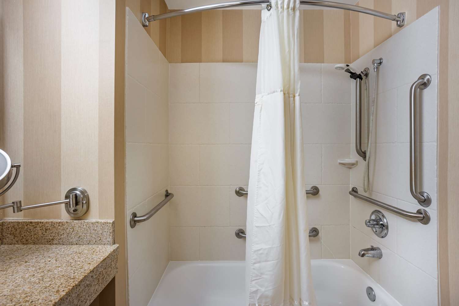 Best Western Plus University Park Inn & Suites 23/23