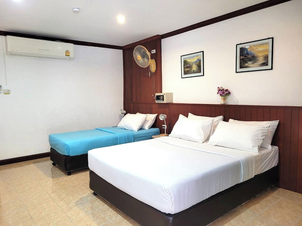 Deluxe, Triple, 1 Queen and 1 Single Bed, No Window, Balcony