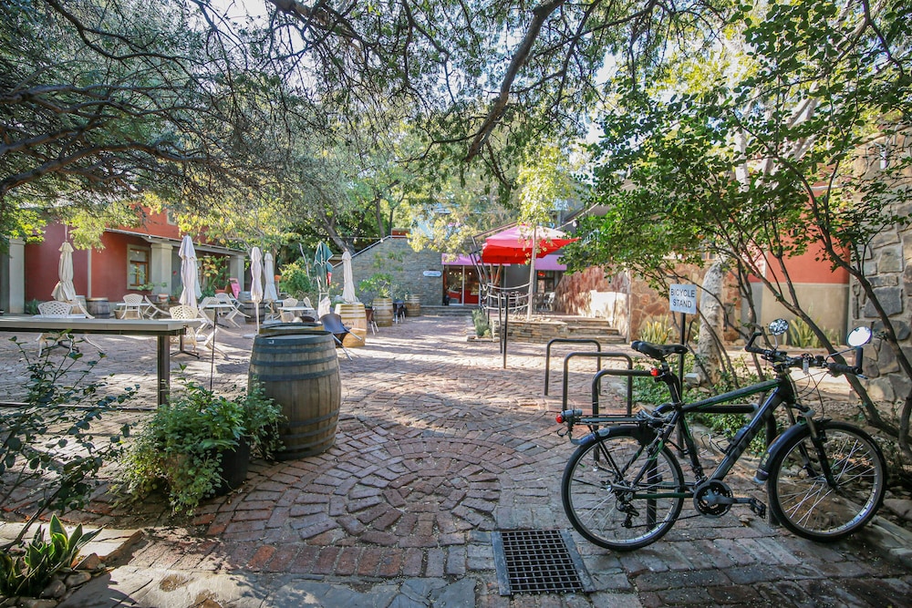 The Village Courtyard Suites 24/30