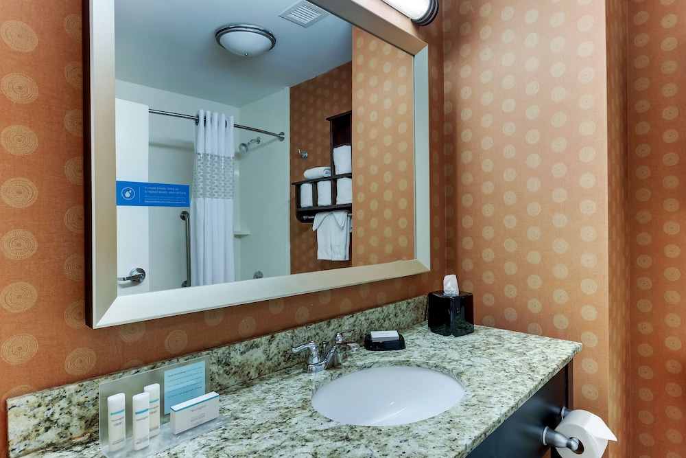 Hampton Inn & Suites Hartsville 33/76