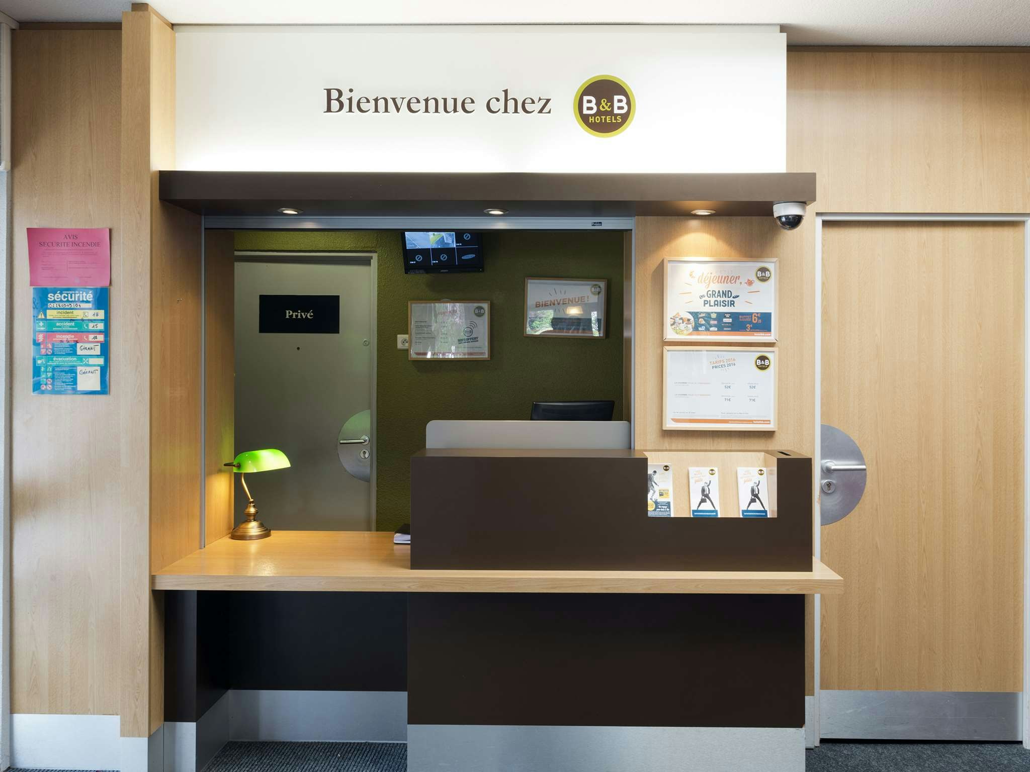 Lobby at B&B Hotel Nantes Reze Saint-Sebastien, SAINT-SEBASTIEN-SUR-LOIRE