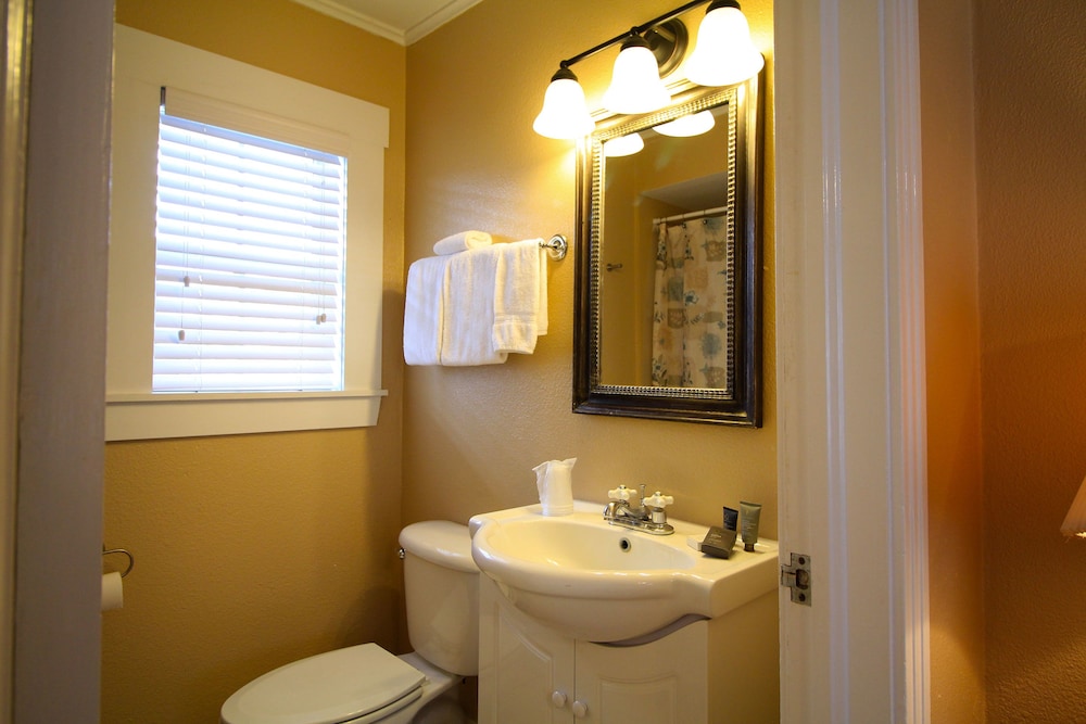 Peach Tree Inn & Suites 65/67