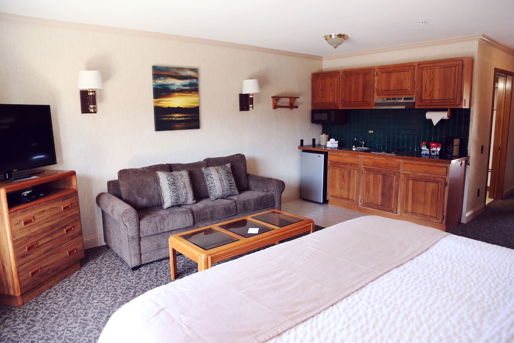 Coachman Inn Suites 48/64