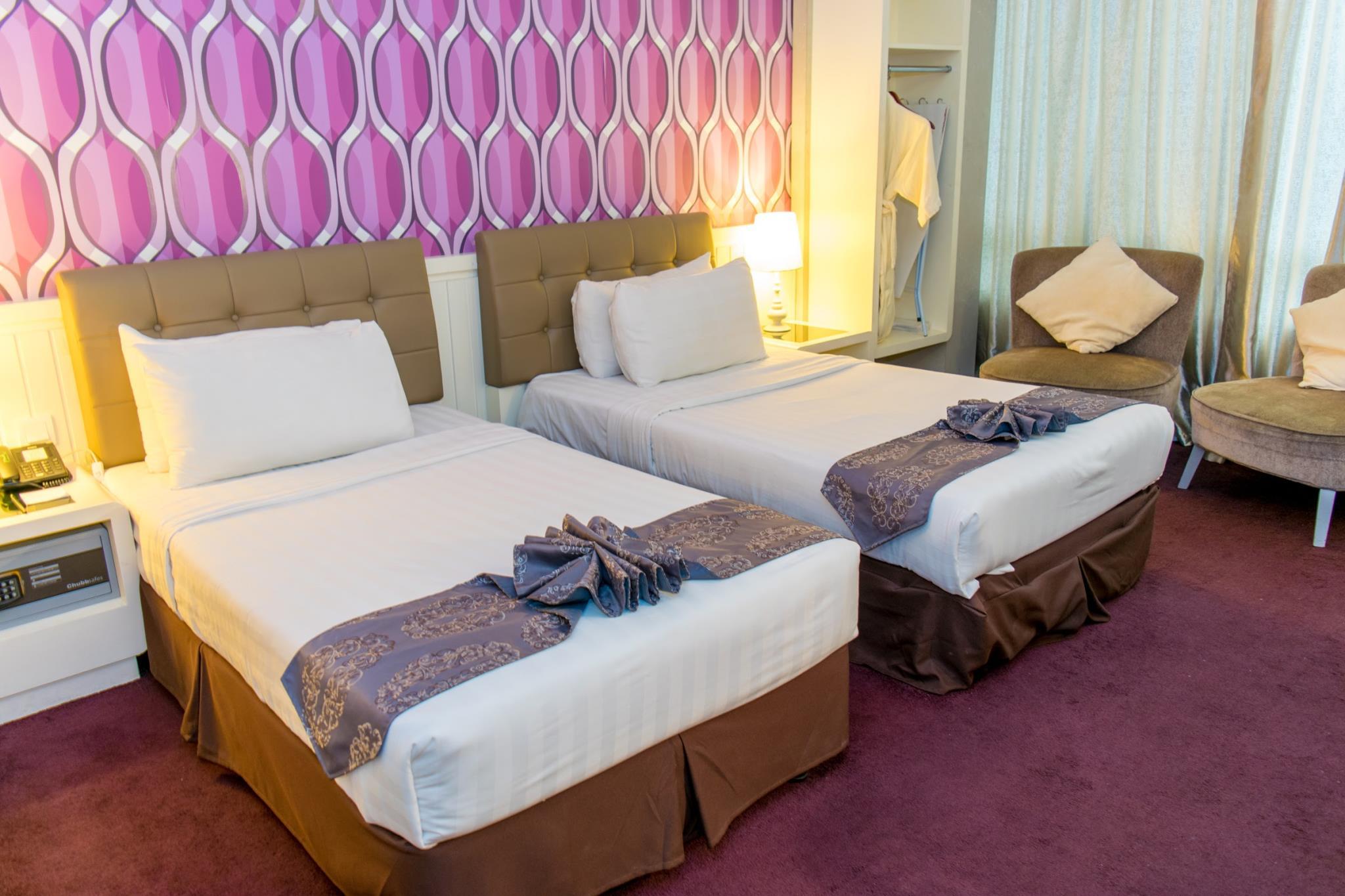 Ladies, Twin Beds