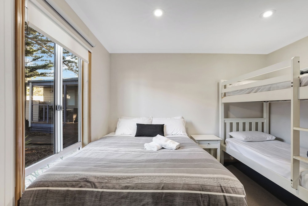 2 Double and Twin Beds