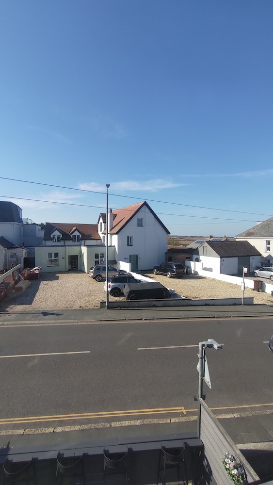 OYO Shore Surf Lodge 42/50