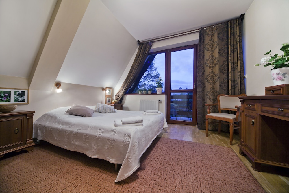 1 BEDROOM, APARTMENT, BALCONY