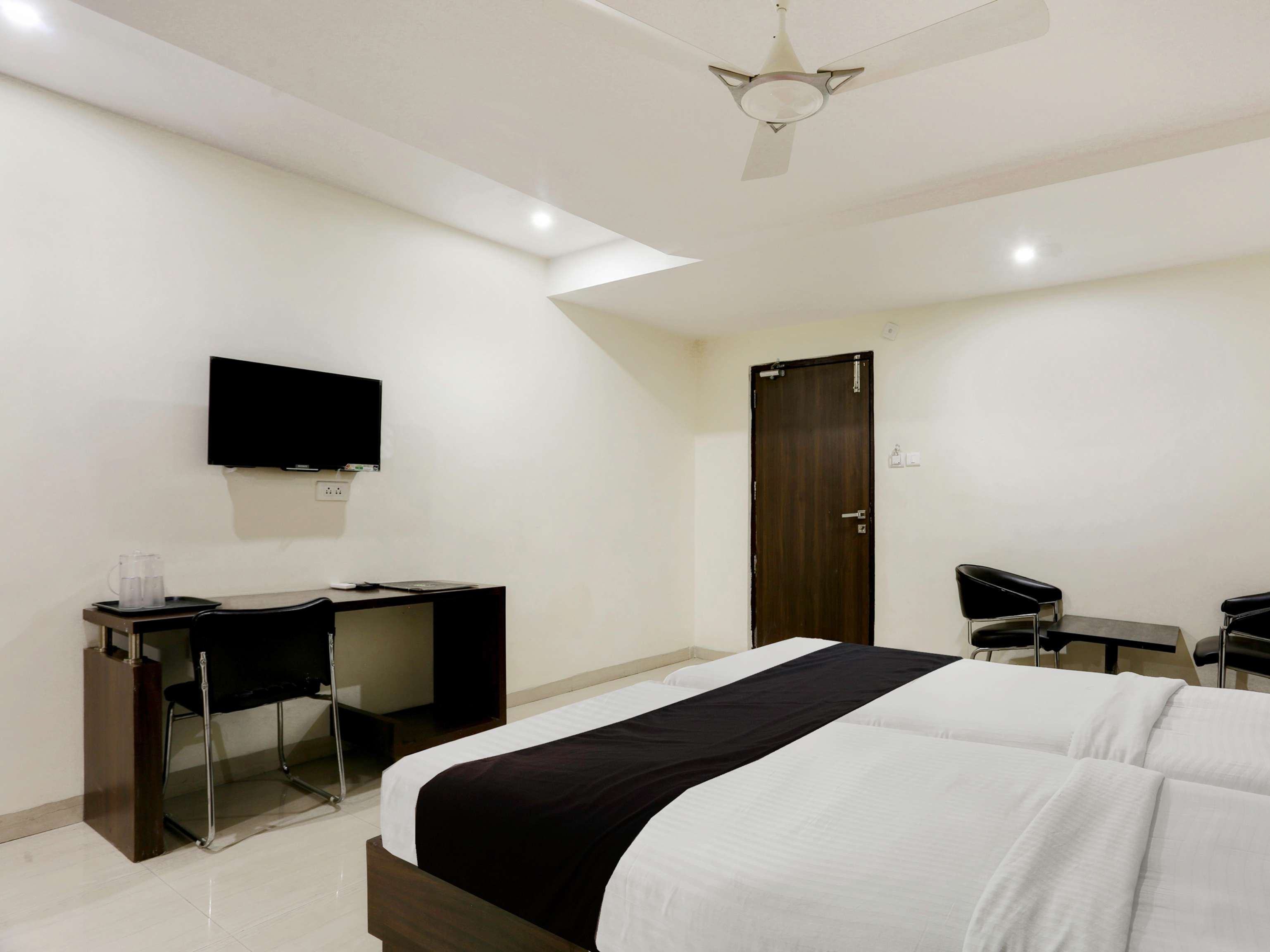 OYO 9003 Deccan Inn 28/42