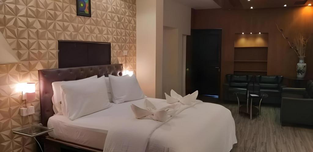 Hotel Creek 15/33