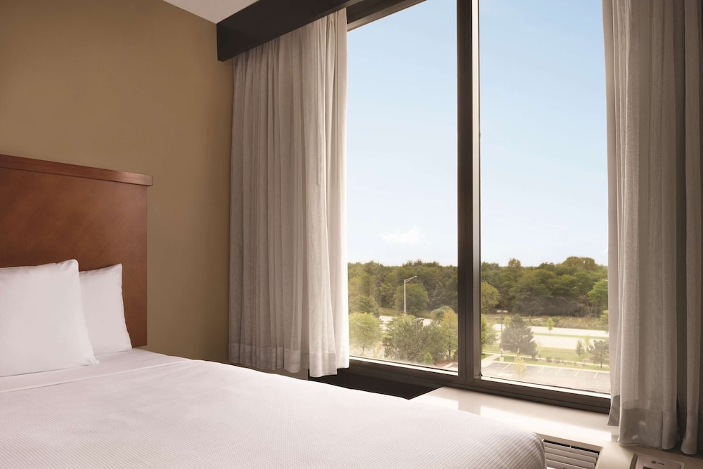Hyatt Place Chicago/Hoffman Estates 11/48