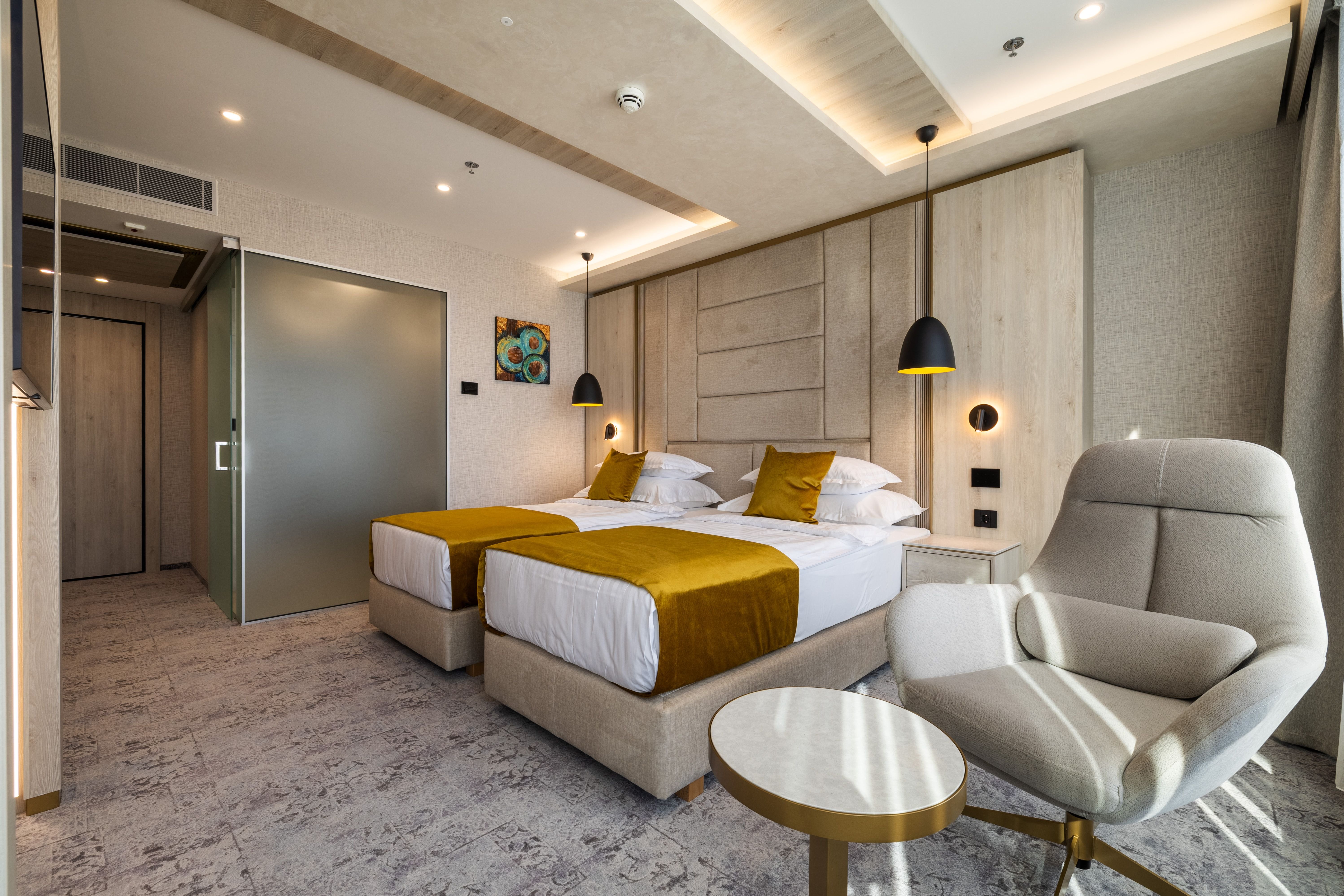East Plaza Hotel 14/40