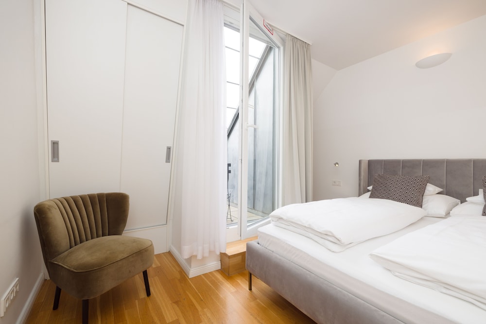 1 Bedroom, Premium, Apartment, King Bed, Executive Level, Sofa, Balcony