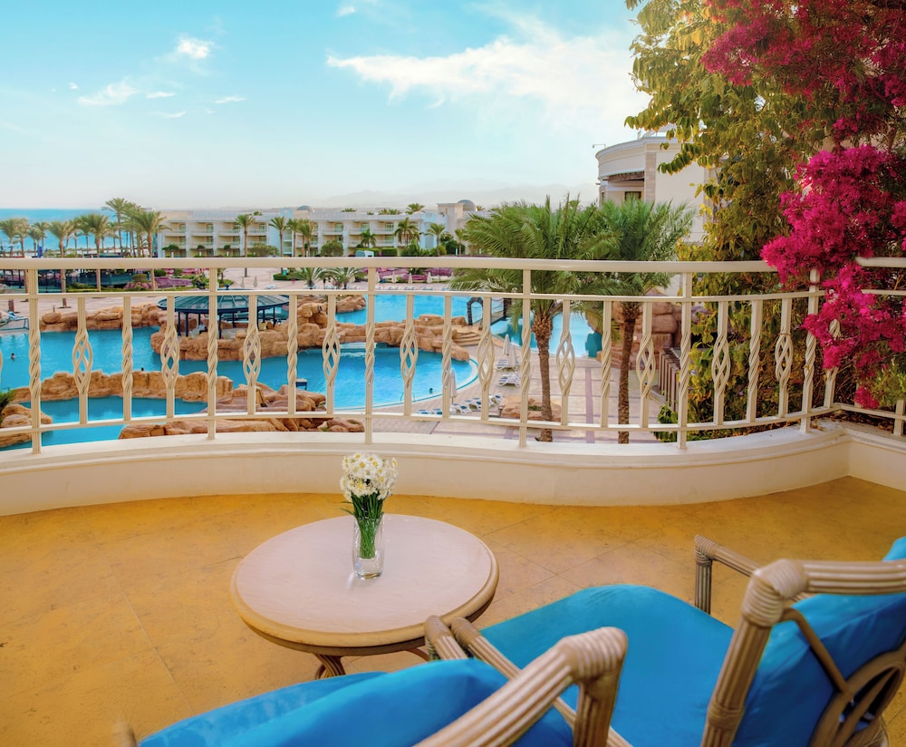 Palm Royale Resort Soma Bay in SOMA BAY