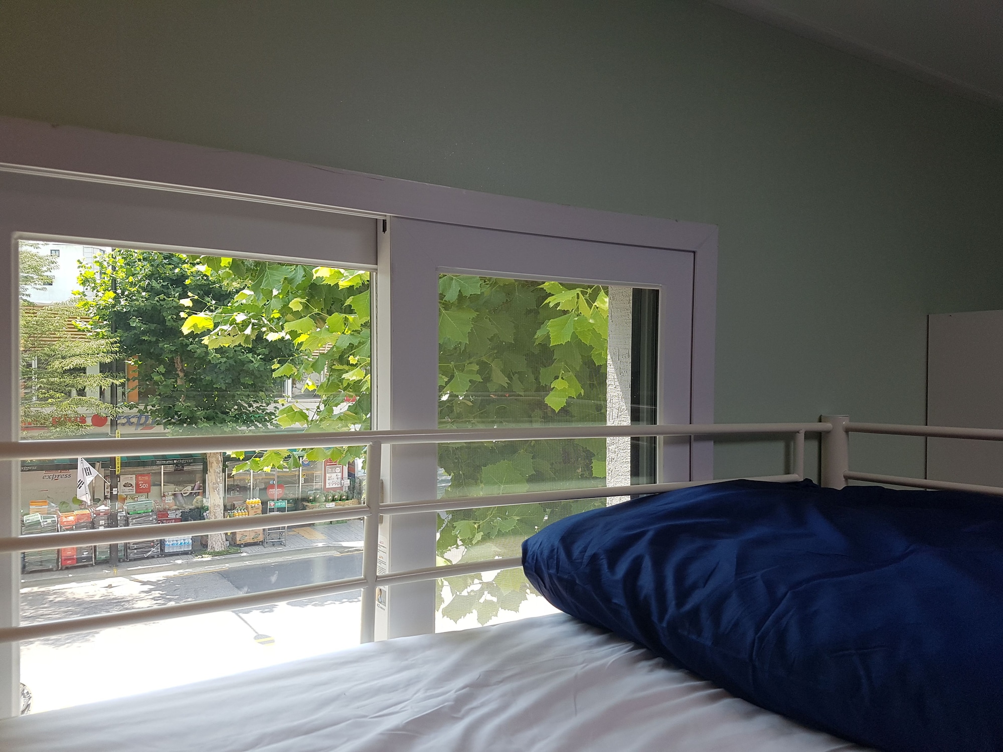 ROOM, TRIPLE