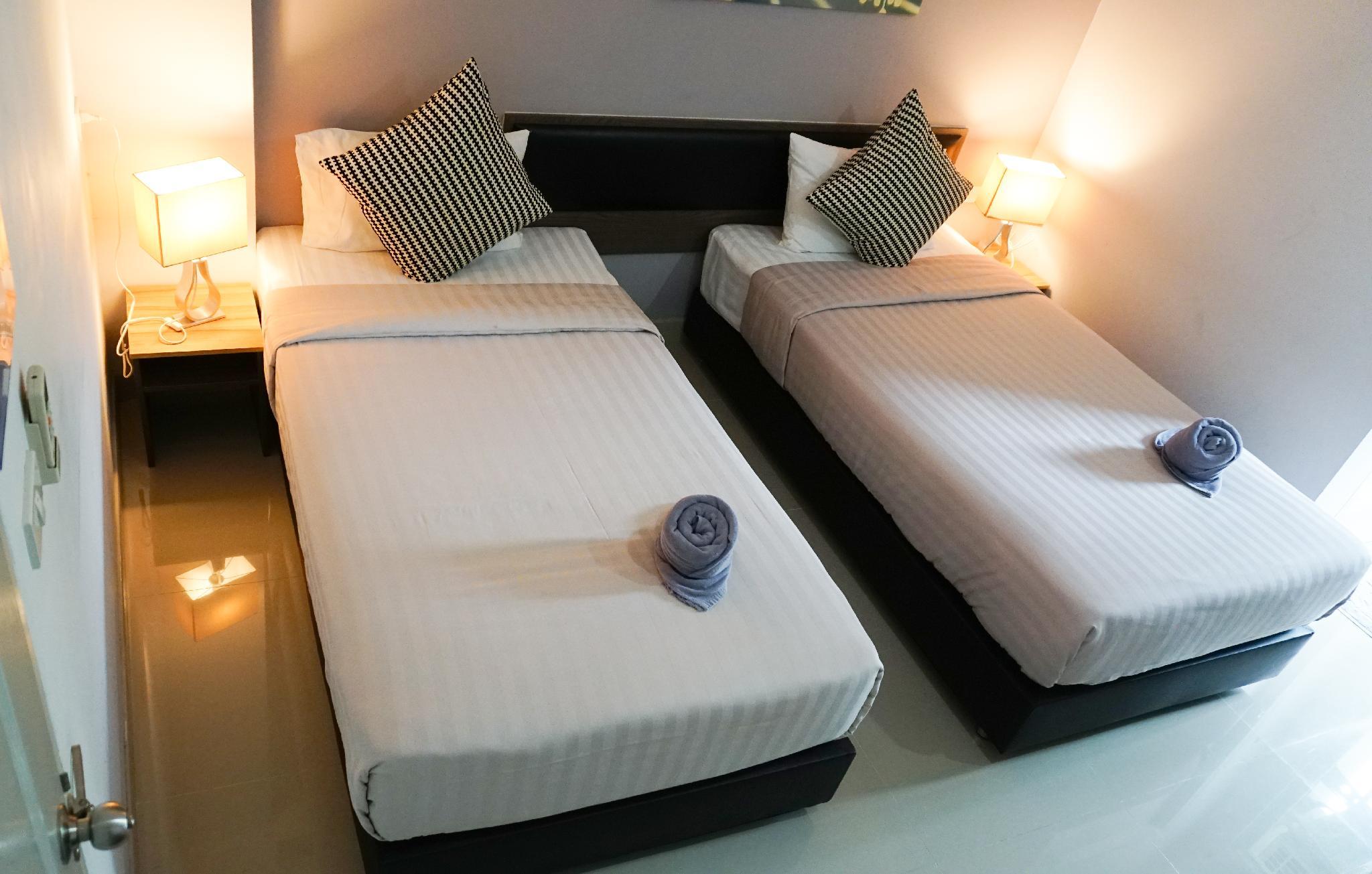 DELUXE, TWIN BEDS